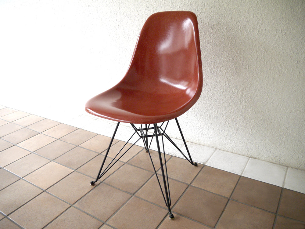 ハーマンミラー HermanMiller サイドシェルチェア 70's ビンテージ 2nd エディション 希少カラー テラコッタレッド 1st エッフェルベース 黒塗り DSR デカ角ロゴ入り MCM ～ ミッドセンチュリーモダンを代表するC&R. イームズ Eames 不朽の名作チェア！ ～
