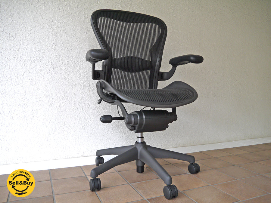 ハーマンミラー Herman Miller アーロンチェア Aeron Chair ランバーサポート ・ フル装備 ・ Bサイズ （ Medium ） デスクチェア オフィスチェア タスクチェア エルゴノミクスチェア 参考価格￥183,600- 買い取りしました！ 用賀店 出張買取もお任せ下さい。