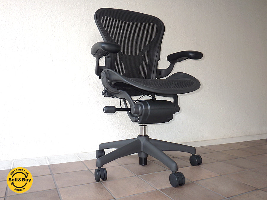 ハーマンミラー Hermanmiller アーロンチェア Aeron Chair ポスチャーフィット・フル装備・Aサイズ デスクチェア オフィスチェア タスクチェア エルゴノミクスチェア 参考価格￥186,840- 買い取りしました！ 用賀店 出張買取もお任せ下さい。