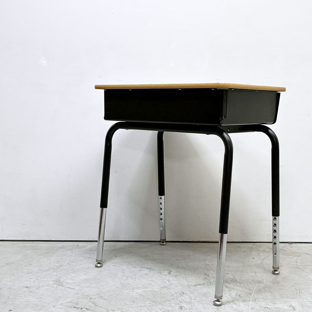 【祖師ヶ谷大蔵店】ヴァルコ VIRCO スチューデントデスク Student desk オーク材 スチールフレーム ブラック 収納付き 天板昇降機能 説明書・工具付 アメリカ 買取させていただきました。