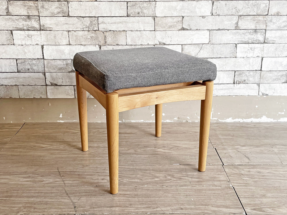 モモナチュラル MOMO Natural ブリック BRICK スツール オットマン アルダー無垢材 オイルフィニッシュ ファブリック カバーリング仕様 現状品 中古品 買い取りしました。