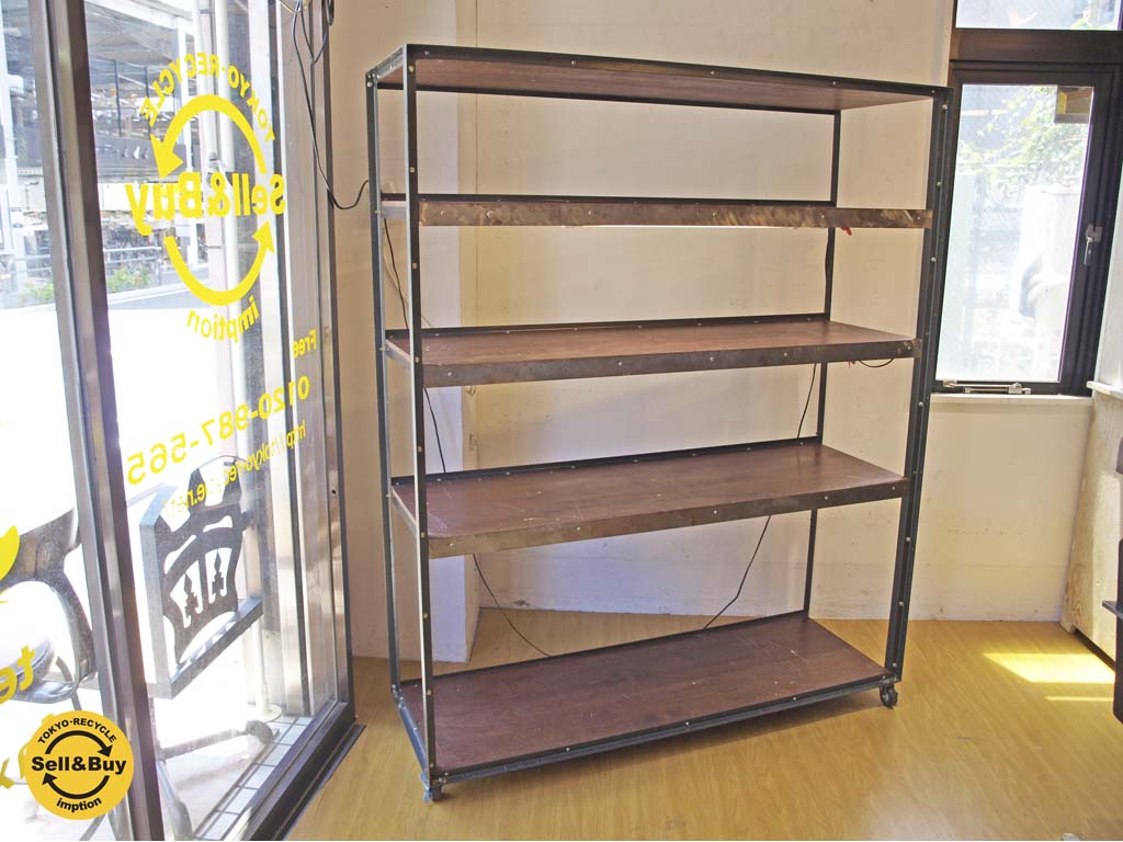 インダストリアル シェルフ アイアンフレーム 5段 蛍光管付 キャスター付 店舗什器 中古品 買い取りしました。