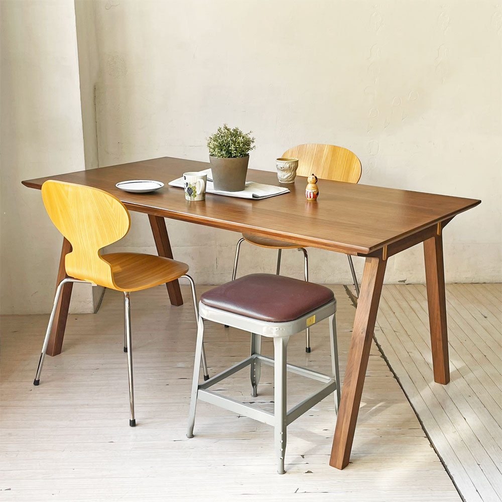 【下北沢店】一生紀 ISSEIKI ウォルナットセッコ ダイニングテーブル150 SECCO DINING TABLE 北欧 アーバン モダン 買取させていただきました。