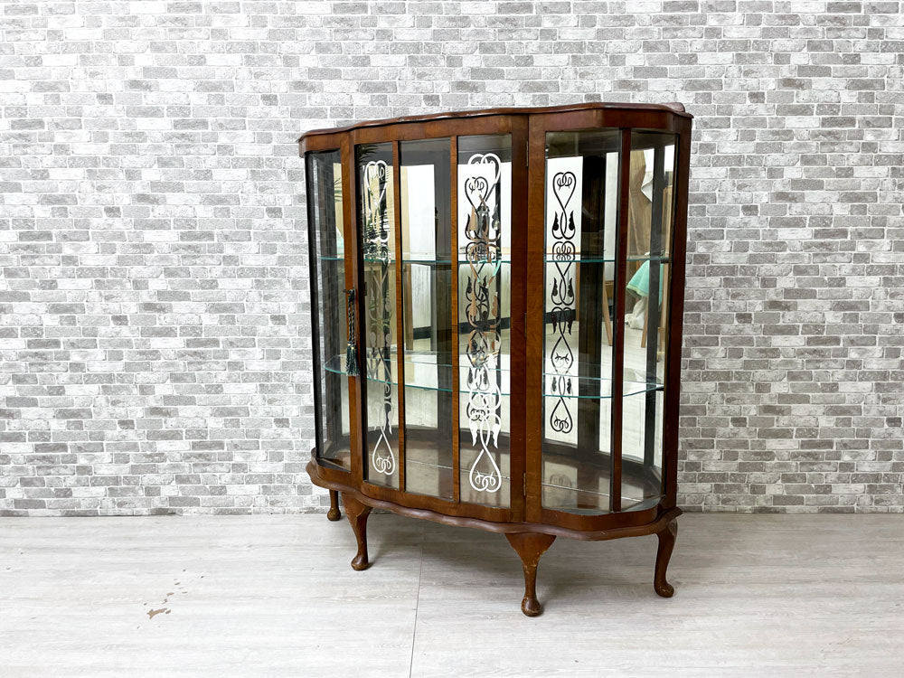 UKビンテージ ガラスキャビネット キュリオケース チャイナキャビネット 飾り棚 猫脚 ハーフムーン 英国家具 鍵使用不可  中古品 買い取りしました。