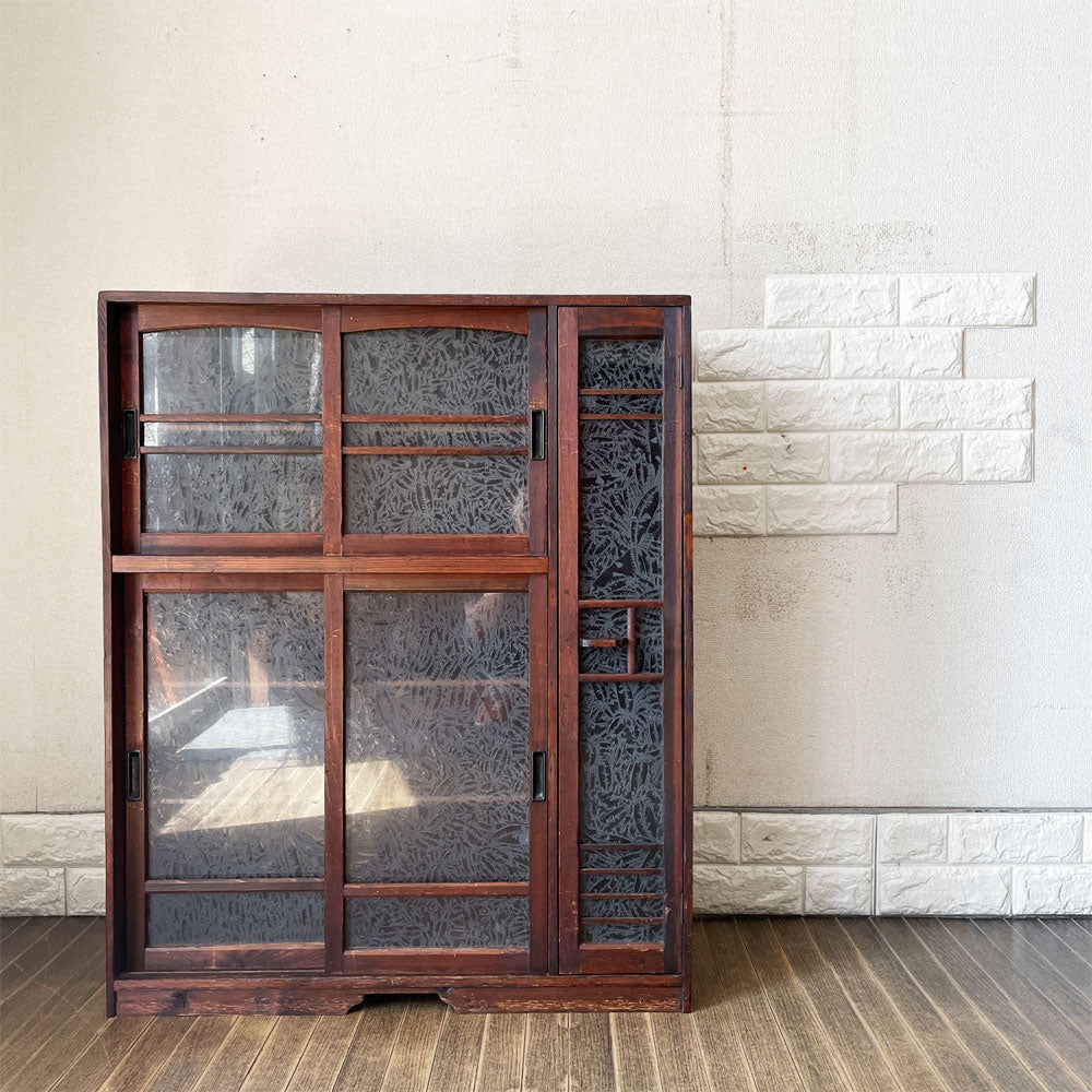 【経堂店】ジャパンビンテージ Japan Vintage 古い木味の食器棚 ガラスキャビネット W71.5cm 結霜ガラス 古家具 買取させていただきました。