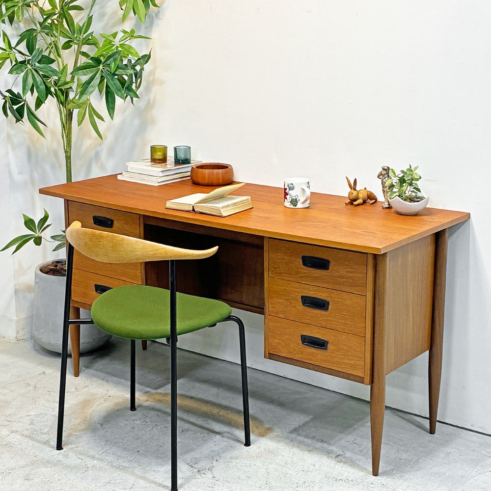 【祖師ヶ谷大蔵店】デンマークビンテージ Danish Vintage チーク材 両袖デスク 6ドロワー テーパードレッグ W140cm 北欧家具 買取させていただきました。