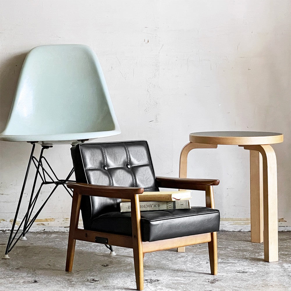 カリモク60 karimoku60 Kチェア ミニ 1シーター ソファ キッズチェア スタンダードブラック ウォールナットカラーフレーム ブナ材 レトロモダン ミッドセンチュリー ～ ロングライフデザインの代名詞 ～