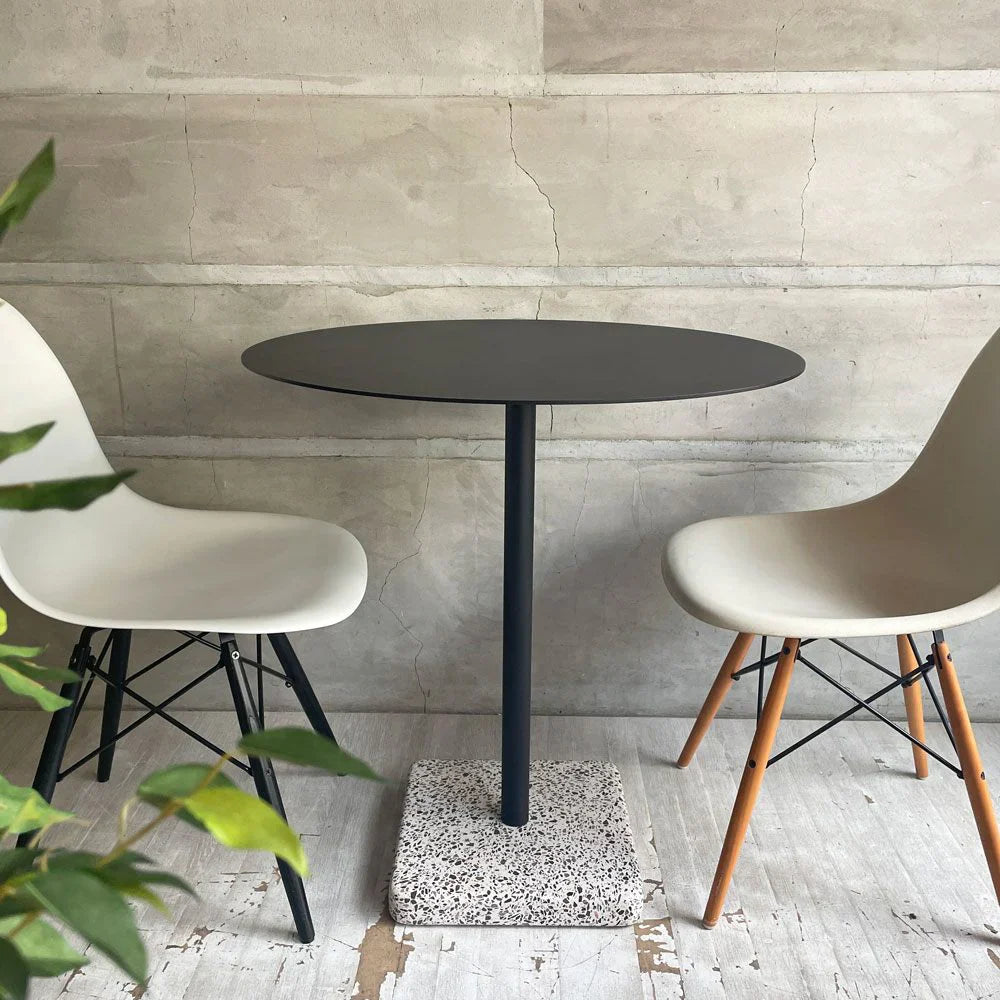 ヘイ HAY テラゾー TERRAZZO TABLE ラウンドテーブル カフェテーブル アンスラサイト 人工大理石 デンマーク ～ 楽し気な金属と石 ～