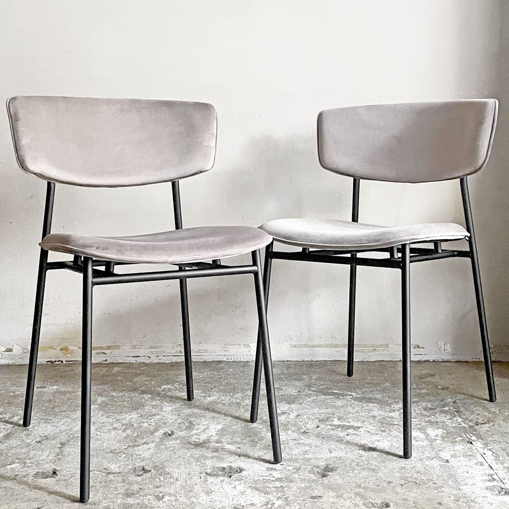 【自由が丘店】	 カリガリス Calligaris フィフティーズ FIFTIES ダイニングチェア サンドカラー×マットブラック ファブリック ベルベット スチール脚 モダンデザイン イタリア 計2脚 買取させていただきました。