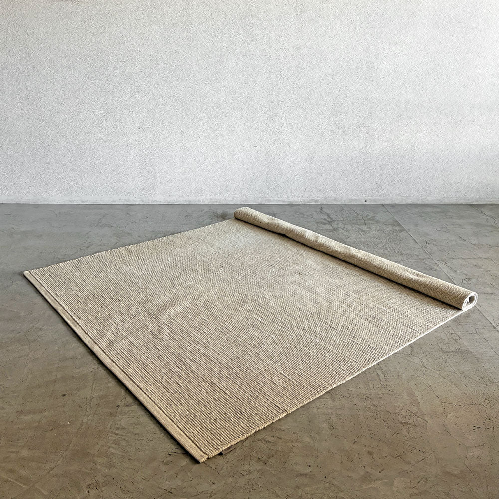 【登戸BASE店】クヴァドラ Kvadrat キナサン Kinnasand アラム Aram2 ウールラグ 255×200cm オフホワイト系 平織り デンマーク 買取させていただきました。