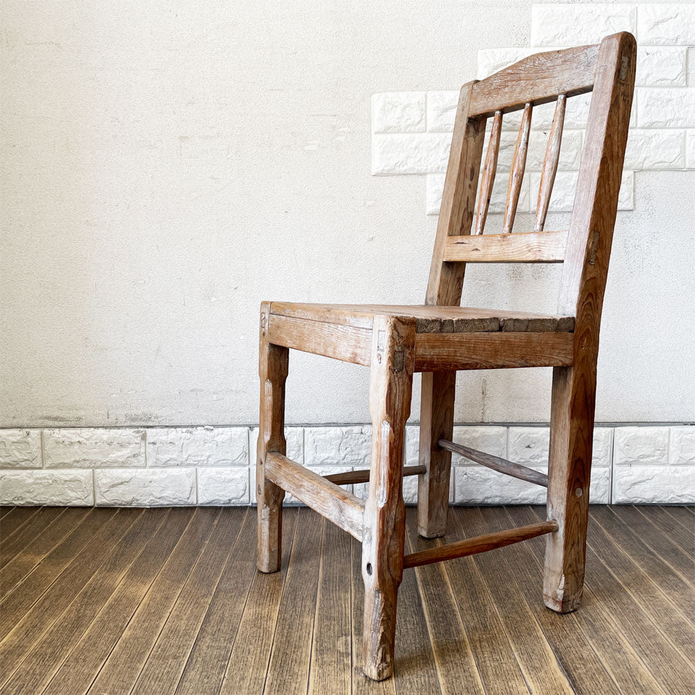 【経堂店】ヨーロッパビンテージ European Vintage 無垢材 ダイニングチェア 板座 ナチュラル カントリースタイル 買取させていただきました。