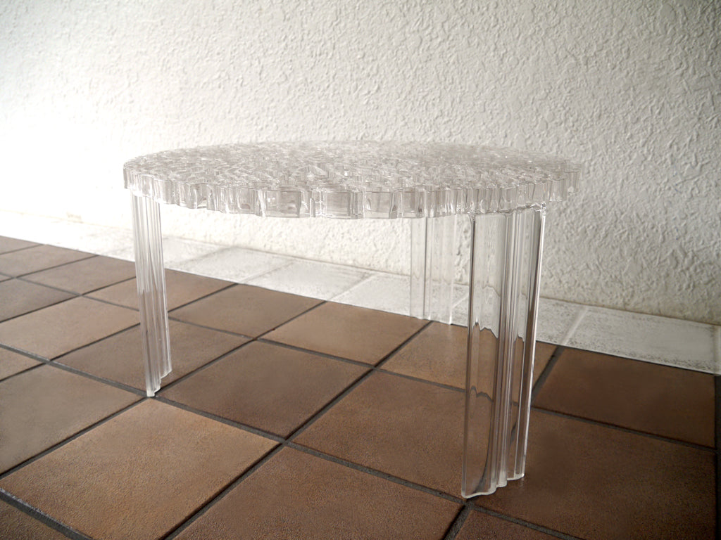 カルテル Kartell ティーテーブル ロー T-TABLE LOW クリスタル パトリシア・ウルキオラ Patricia Urquiola 定価￥37,950-の品 サイドテーブル 新着商品 買い取りしました。