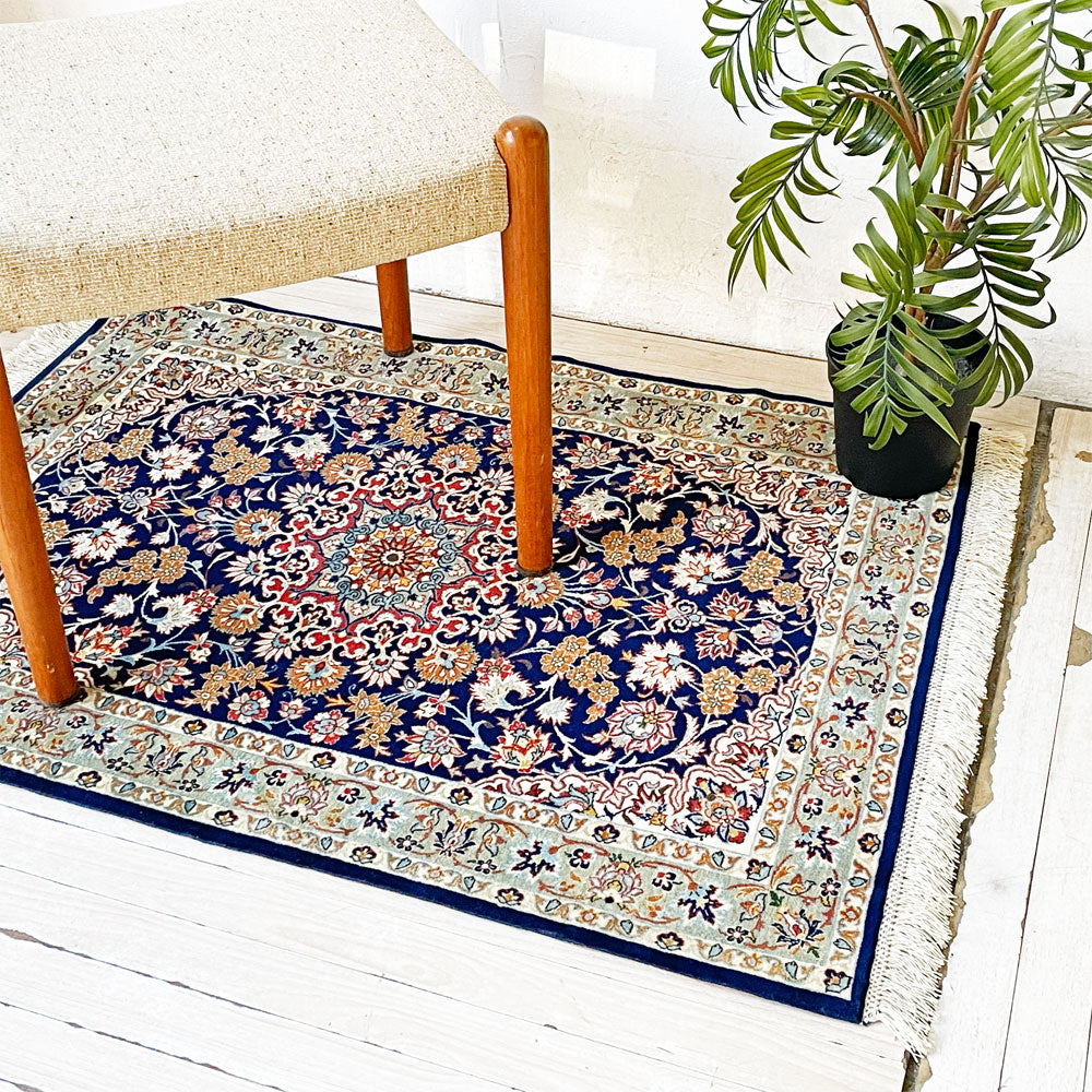 【下北沢店】イスファハン Esfahan ペルシャ絨毯 100万ノット ラグ カーペット 95cm×70cm ウール（縦糸シルク）ライオンラグス購入品 タグ付 イラン 買取させていただきました。