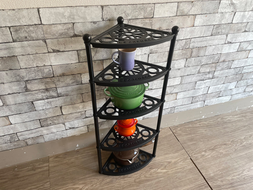 ルクルーゼ LE CREUSET ポッドスタンド コーナーシェルフ ブラック ホーロー 鋳鉄 鍋置き 定価61,560円 中古品 買い取りしました。