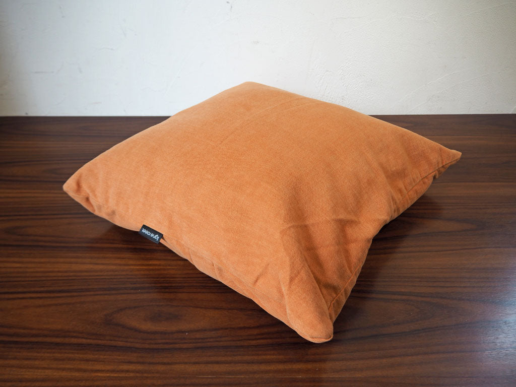 リーンロゼ ligne roset F-3Mクッションカバー クッション中身付き 木製ボタン ファブリック 中古品 買い取りしました。