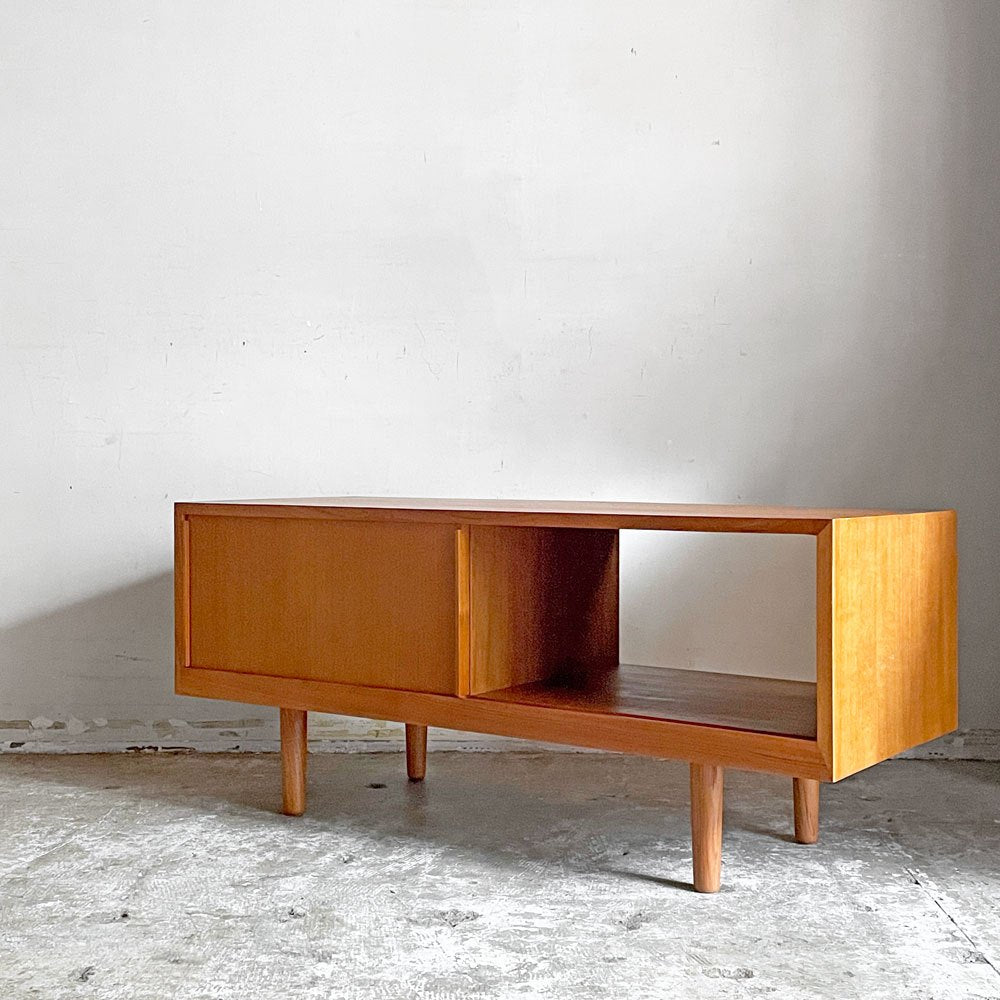 【自由が丘店】クロロス CHLOROS カットスルーワンステップ Cut Through 1step テレビボード AVボード チーク材 W102cm 北欧スタイル 買取させていただきました。