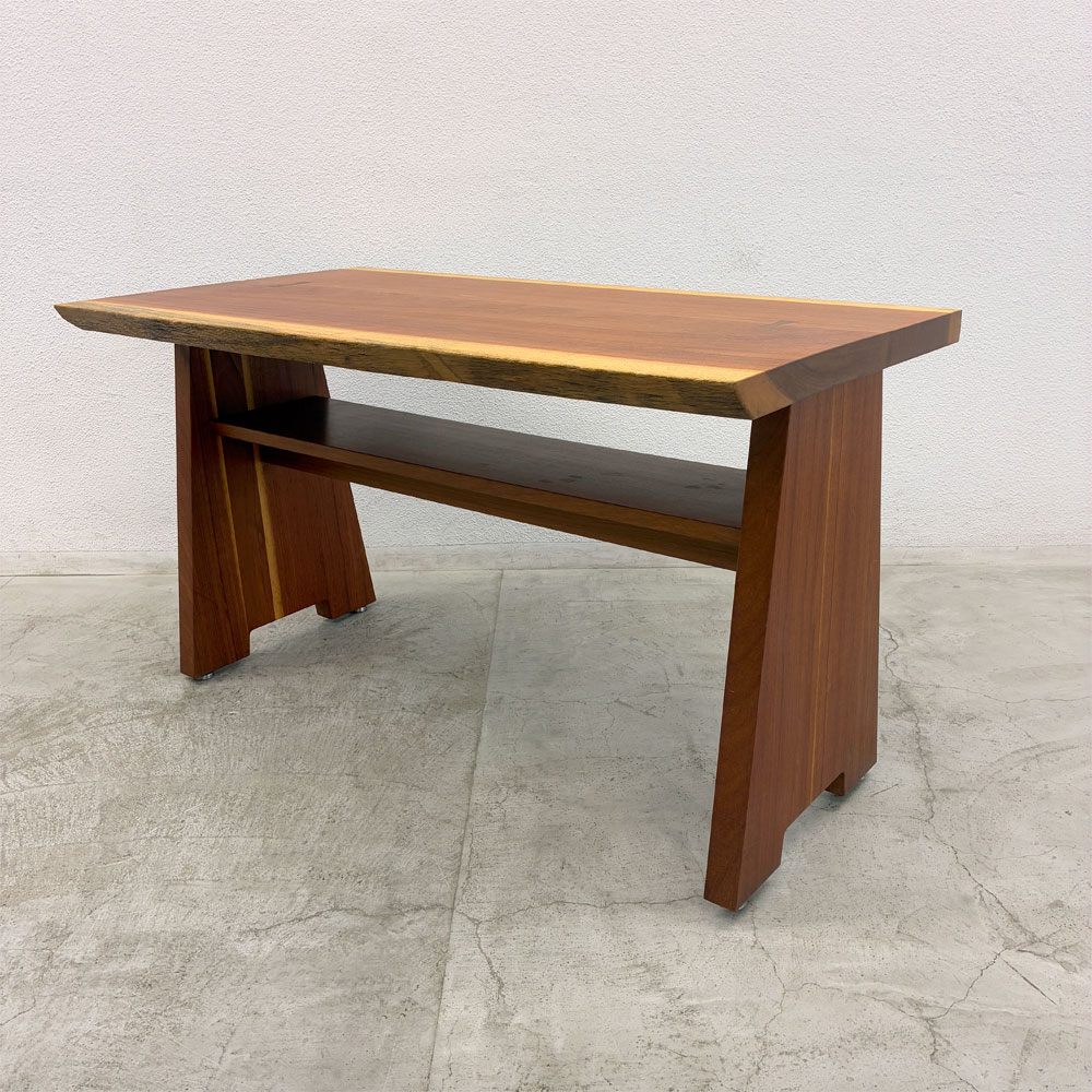 【登戸BASE店】ウォールナット 無垢 一枚板 耳付き ダイニング テーブル W1300×D710 食卓 ワーク デスク 高級 天然木 胡桃材 ナチュラル モダン クラフト家具 オーダーメイド 買取させていただきました。