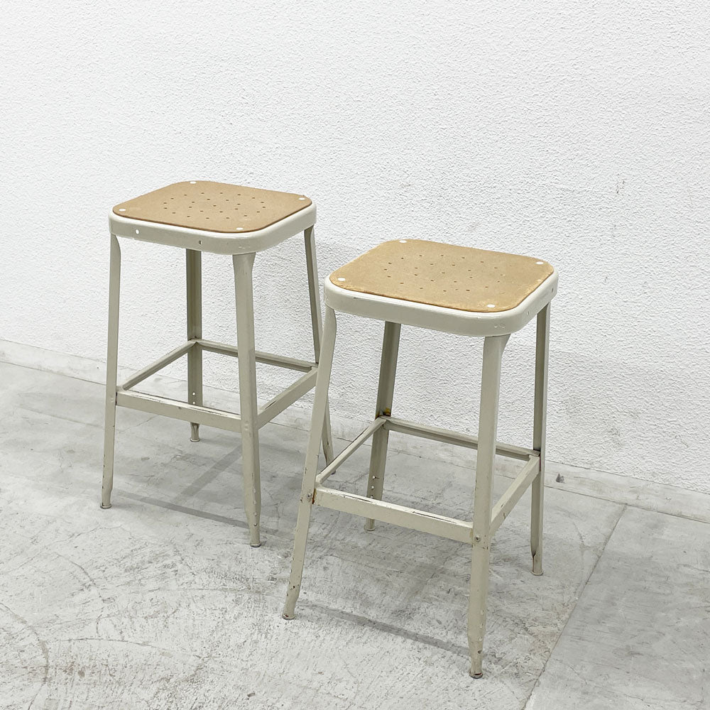 【登戸BASE EC店】リオン LYON ファクトリースツール FACTORY STOOL プティホワイト Putty white プレスウッドシート カウンタースツール 買取させていただきました。