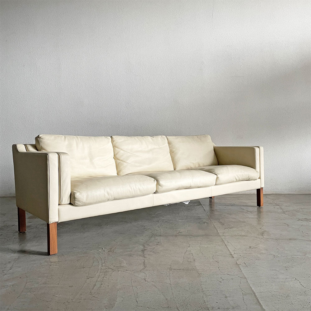 【登戸BASE店】ボーエ・モーエンセン Borge Mogensen 2213 3シーターソファ W221cm 本革 ホワイトレザー 木製脚 リプロダクト品 買取させていただきました。