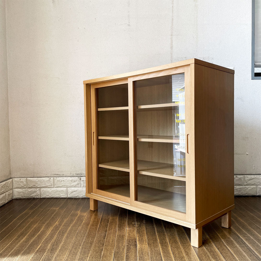 【経堂店】無印良品 MUJI オーク材 ガラスキャビネット 食器棚 キッチンボード ガラス扉 引き戸 W80cm ナチュラル 廃番 買取させていただきました。