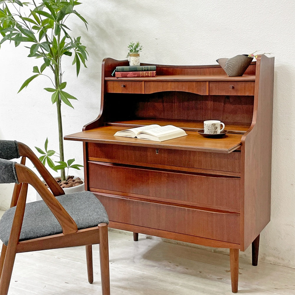 【祖師ヶ谷大蔵店】デンマークビンテージ チーク材 ライティングビューロー ドレッサー 3ドロワーズ 本棚 スライド天板 鍵欠品 北欧家具 買取させていただきました。