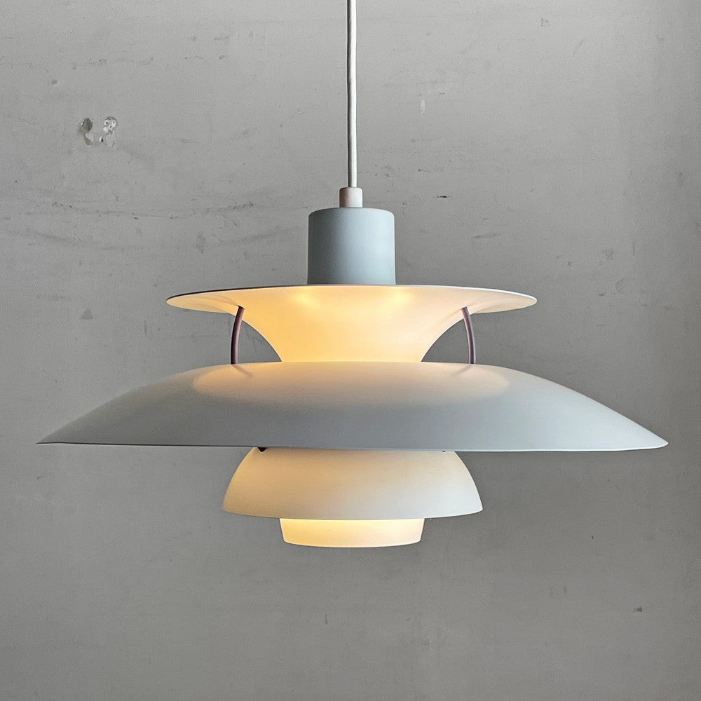 【自由が丘店】ルイスポールセン Louis Poulsen PH5プラス PH5 plus ホワイト ペンダントライト ポール・ヘニングセン デンマーク 北欧 名作照明 買取させていただきました。