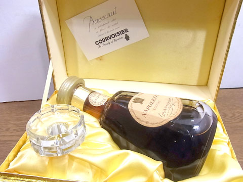 COURVOISIER クルボアジェ ナポレオン バカラ 箱・替え栓付 古酒、お酒を買取りしました。