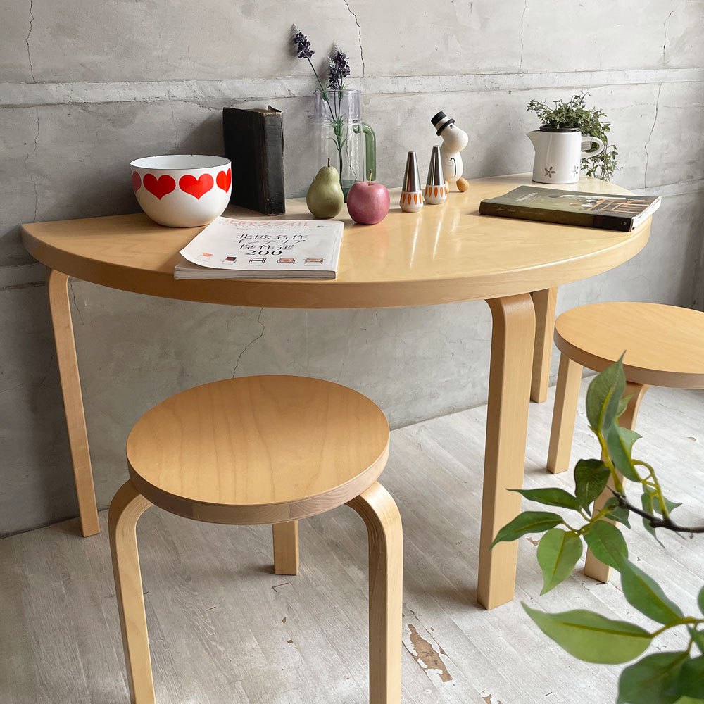 【学芸大学店】アルテック artek テーブル 95 Table 95 ダイニングテーブル 半円形 バーチ材 ナチュラルラッカー 脚カット品 アルヴァ・アアルト 北欧 フィンランド 定価￥215,000- 買取させていただきました。