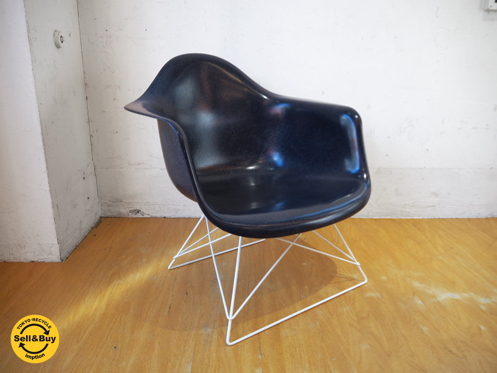 ハーマンミラー Herman Miller アームシェルチェア ホワイトキャッツクレイドルベース ネイビー C&R イームズ 現行FRP製 中古品 買い取りしました。