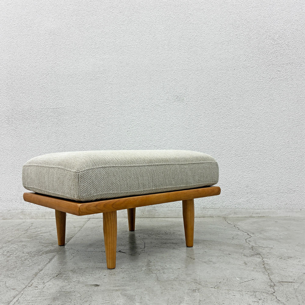【登戸BASE店】ウニコ unico ジッジ ZIZZI カバーリングオットマン W70cm アッシュ材 チークカラー ファブリック ベージュ 定価￥35,200- 買取させていただきました。