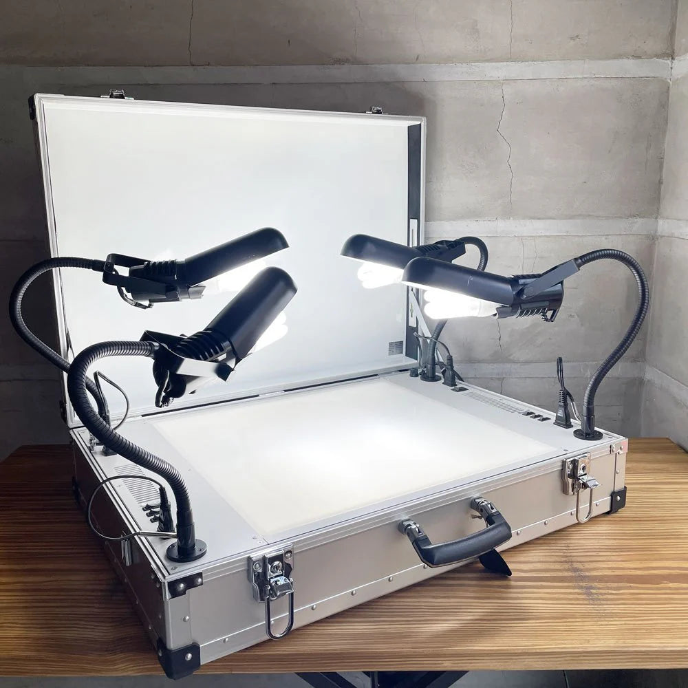 【学芸大学店】LIGHTING PLAN KOMATSU トランク型 トレース台 撮影用ライティングボックス 鍵付き 持ち運び用ベルト付き 買取させていただきました。