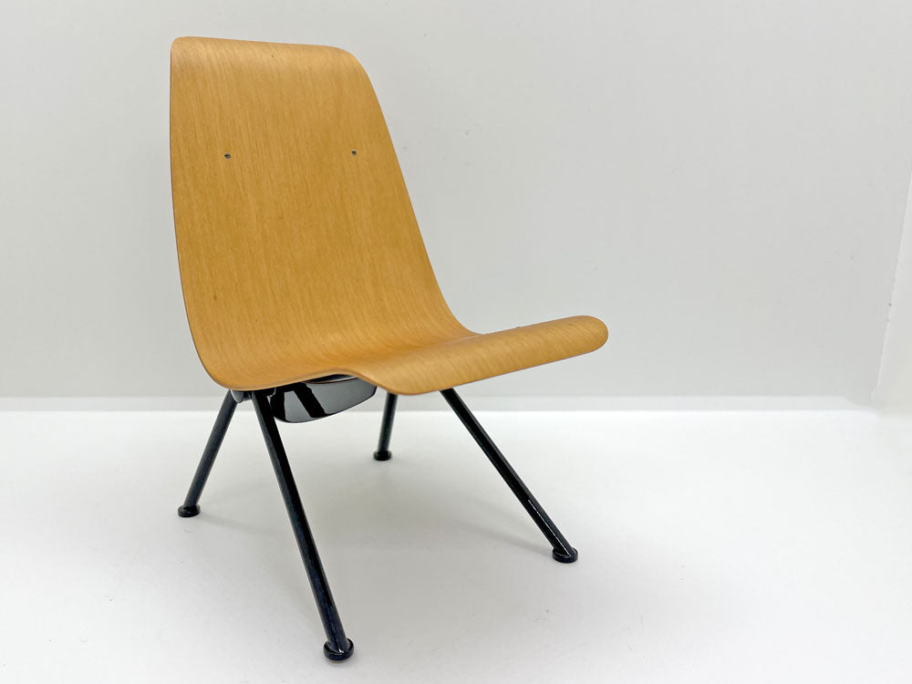 ヴィトラデザインミュージアム Vitra Design Museum ミニチュアコレクション アントニーチェア Antony ジャン・プルーヴェ 1/6サイズ 中古品 買い取りしました。