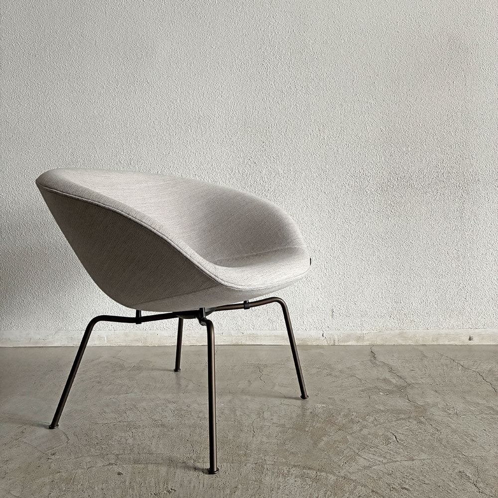 【登戸BASE店】フリッツハンセン Fritz Hansen ポットチェア 3318 POT ラウンジチェア ファブリック クリスチャンハウン ベージュ ブラウンブロンズレッグ アルネ・ヤコブセン デンマーク 定価￥297,880- 展示品 買取させていただきました。