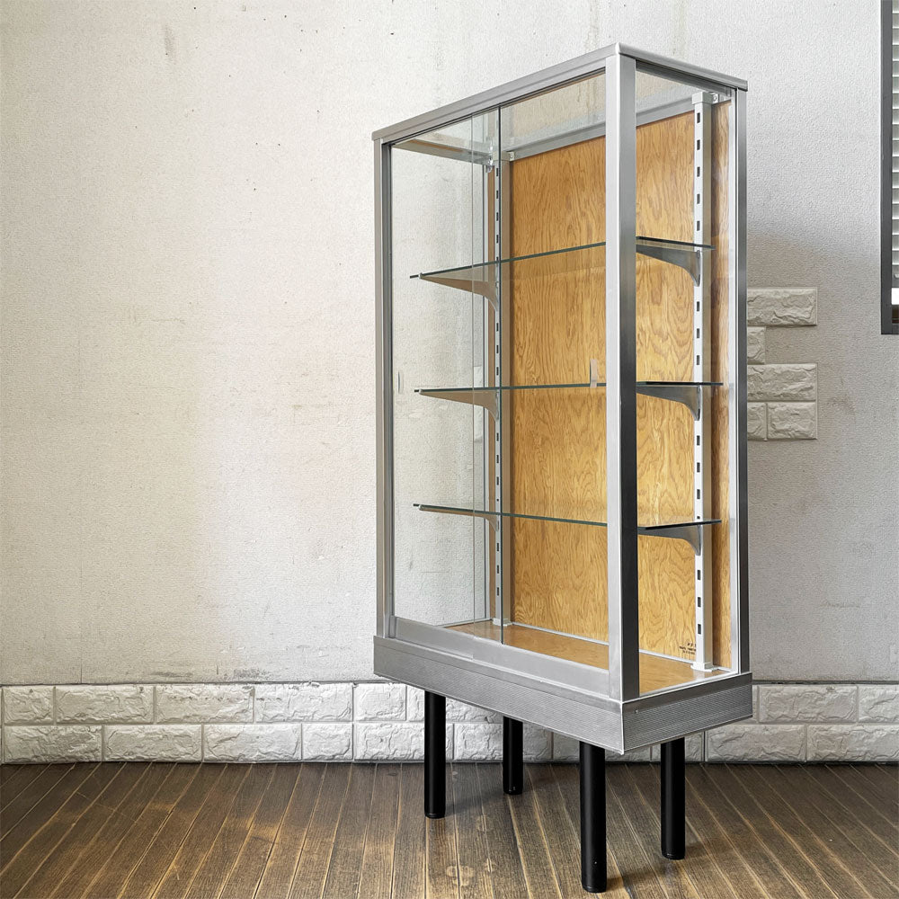【経堂店】パシフィックファニチャーサービス PACIFIC FURNITURE SERVICE P.F.S. アルミナム ALUMINIUM GLASS CASE ガラスケース AL-60 オーク材 スチール脚 W60cm 定価￥121,000 - 買取させていただきました。