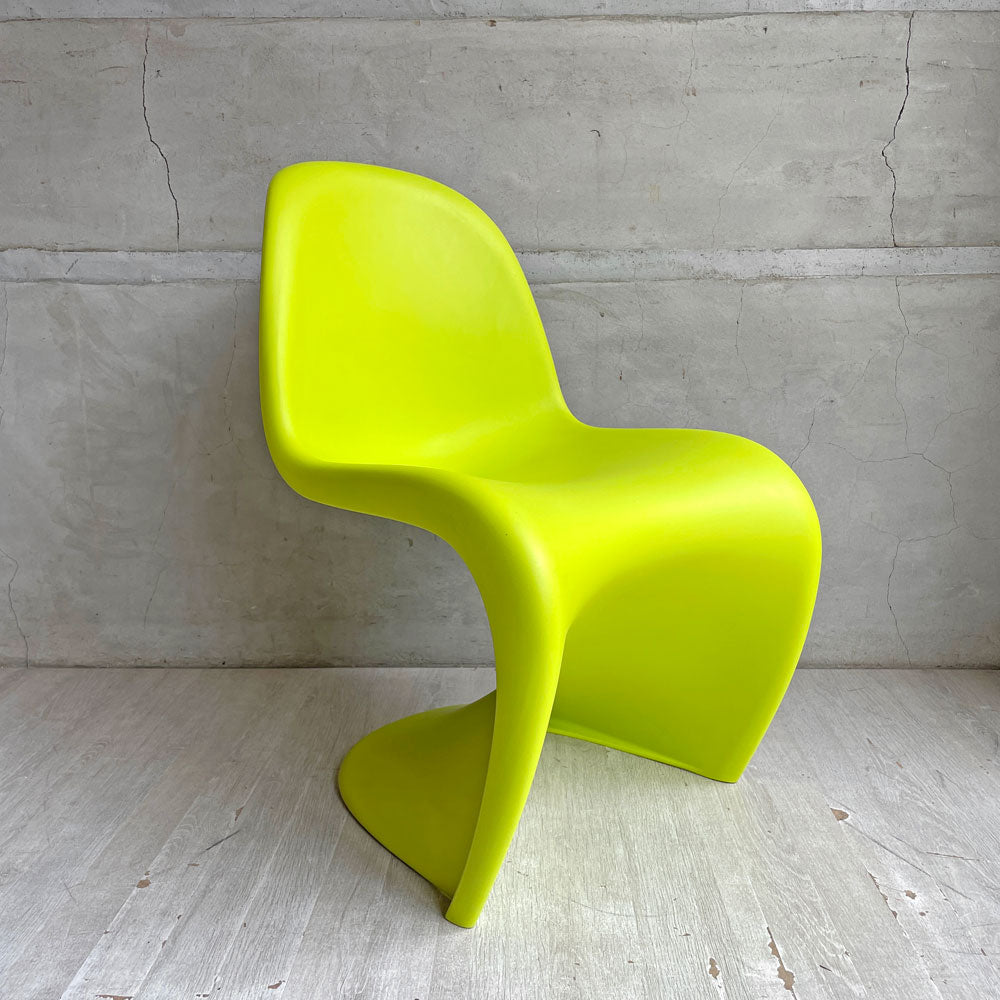 【学芸大学店】ヴィトラ Vitra パントンジュニア Panton Junior キッズチェア ダークライム ヴェルナー・パントン Verner Panton ミッドセンチュリー 定価￥30,800- 買取させていただきました。