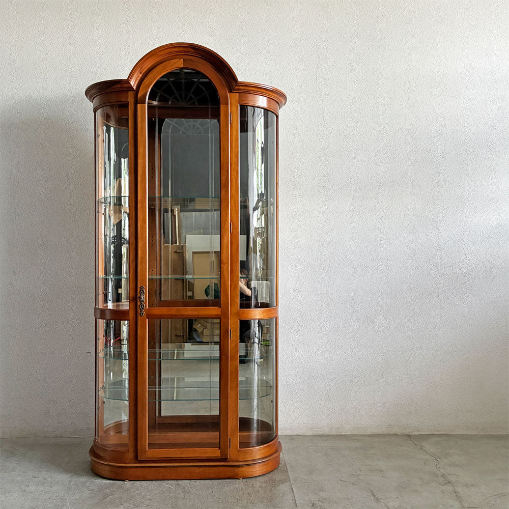 【登戸BASE店】プラスキファニチャー Pulaski Furniture キュリオケース ガラスキャビネット 飾り棚 H214cm ガラス棚板 4段 照明付 アメリカ 買取させていただきました。