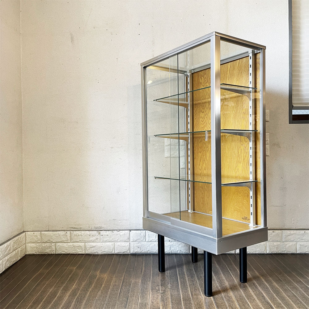 【経堂店】パシフィックファニチャーサービス PACIFIC FURNITURE SERVICE P.F.S. アルミナム ALUMINIUM GLASS CASE ガラスケース AL-60D オーク材 スチール脚 W60cm 定価￥132,000- 買取させていただきました。
