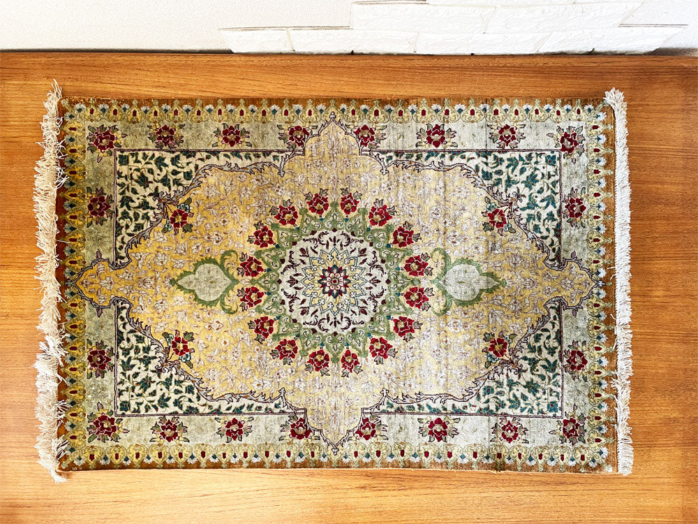 ペルシャ絨毯 Persian Rug クム産 90×60cm キッチンマット 玄関マット ラグ シルク100％ 手織り イラン  中古品  買い取りしました。