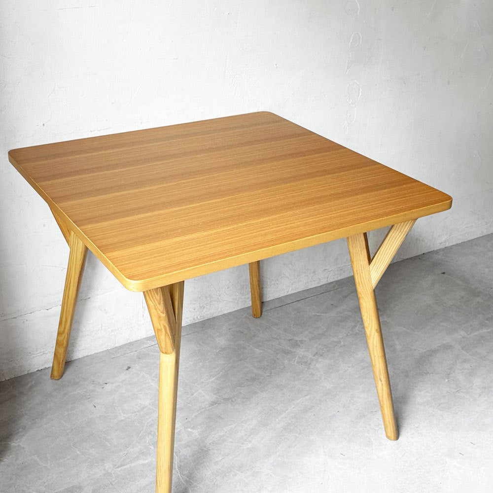 【下北沢店】Scandinavian design 北欧デザイン イラーリ ILALI ダイニングテーブル アッシュ材 80cm スクエア天板 モダン 関家具取り扱い 買取させていただきました。