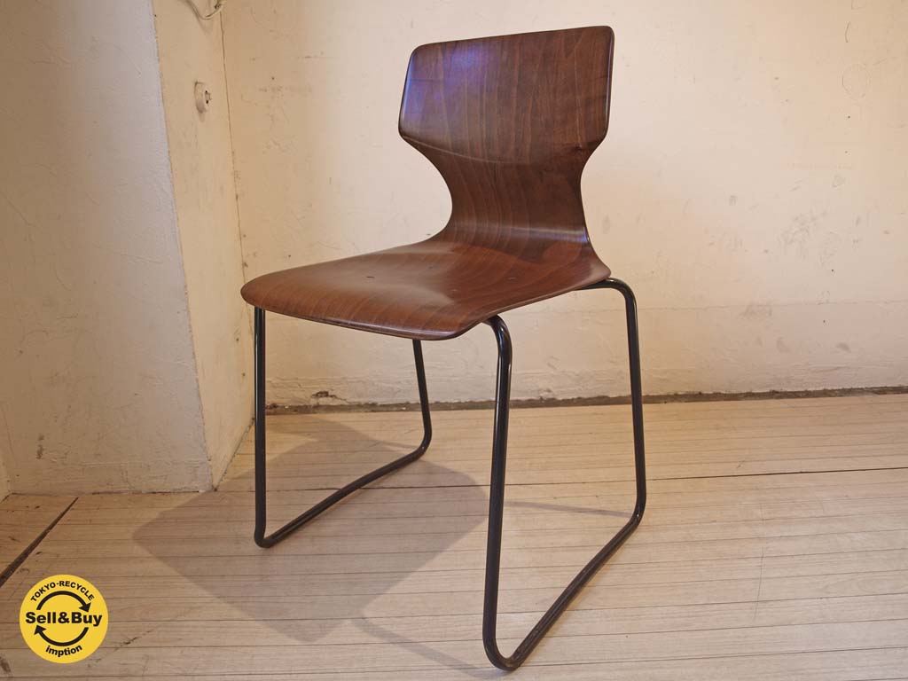 パグホルツ PAGHOLZ スタッキングチェア Stacking chair 1脚 プライウッド アイアン ビンテージ ドイツ 中古品 買い取りしました。下北沢店 出張買取もお任せ下さい。