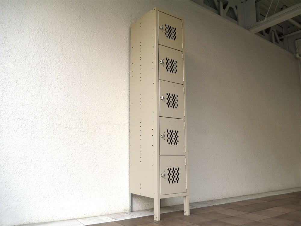 リオン LYON 5段 スチールロッカー 5-TIER LOCKER ダイヤカット パテホワイト （ アイボリー色 ） 取説他付属 グッドコンディション パシフィックファニチャーサービス P.F.S 取扱 USインダストリアル アメリカ製 新着商品 買い取りしました。