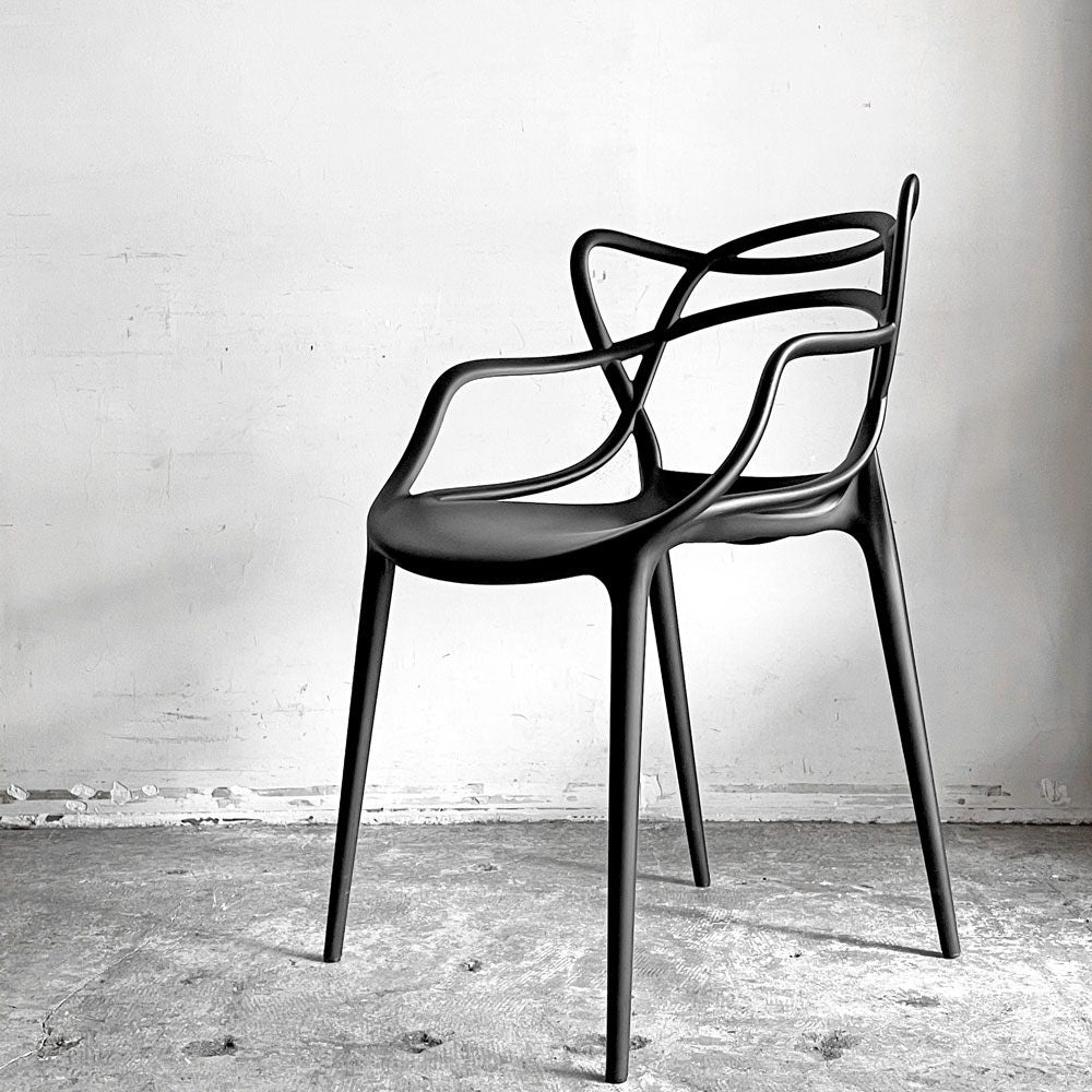 【自由が丘店】カルテル Kartell マスターズチェア Masters Chair ブラック アームチェア フィリップ・スタルク Philippe Starck イタリア 定価￥48,400-  買取させていただきました。