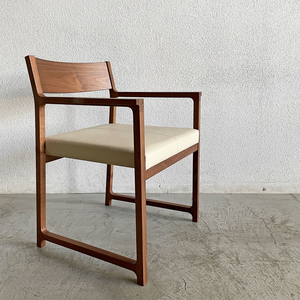 【登戸BASE店】マスターウォール MASTERWAL リン RIN 023 アームチェア ウォールナット無垢材 本革シート アイボリー系 辻村久信 定価￥91,300- 展示品 買取させていただきました。