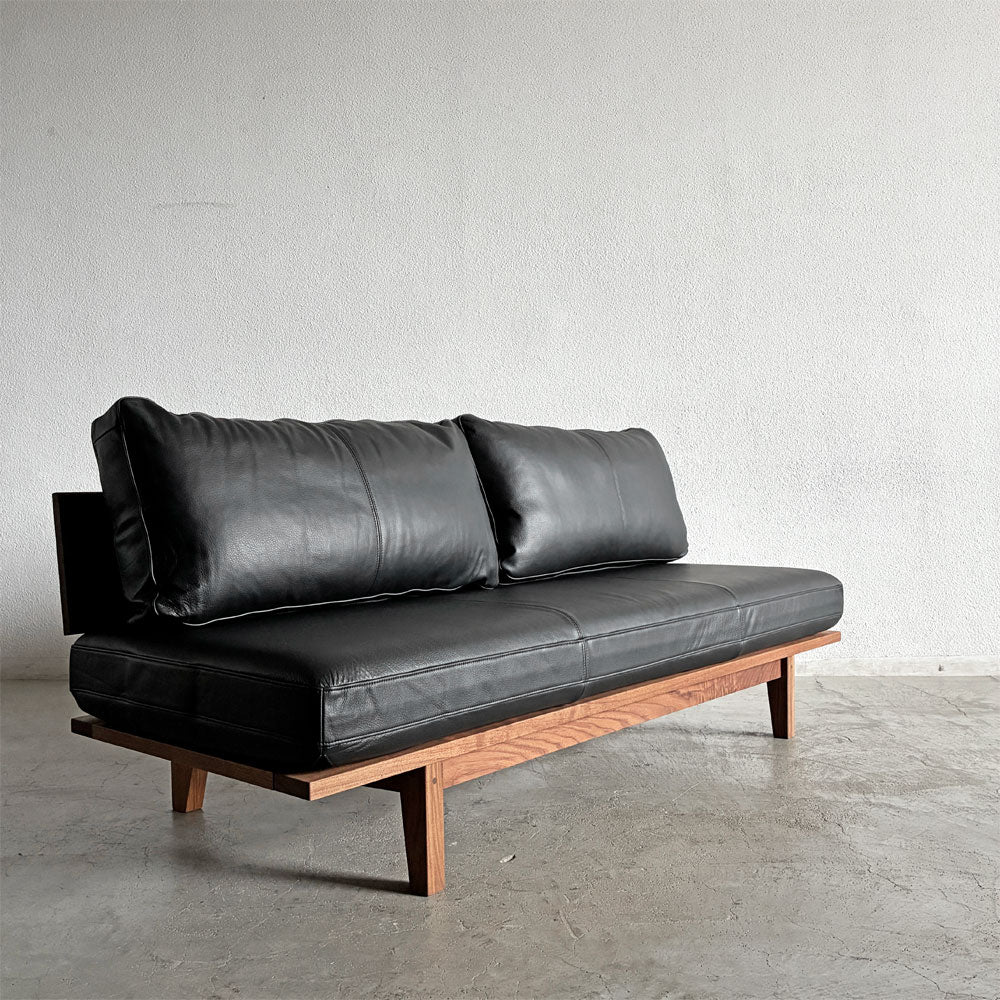 【登戸BASE店】マスターウォール MASTERWAL リッツ RITZ 3シーターソファ 3人掛け ウォールナット無垢材 W180cm 本革 ブラックレザー 定価￥517,000- 展示美品 買取させていただきました。