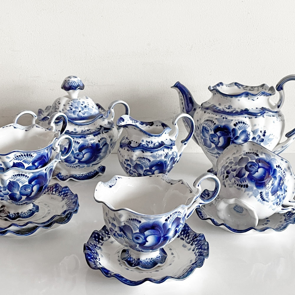 【自由が丘店】グジェリ陶器 カップ＆ソーサー C＆S コバルトブルー 藍色 ホワイト ロシア 計4客 買取させていただきました。