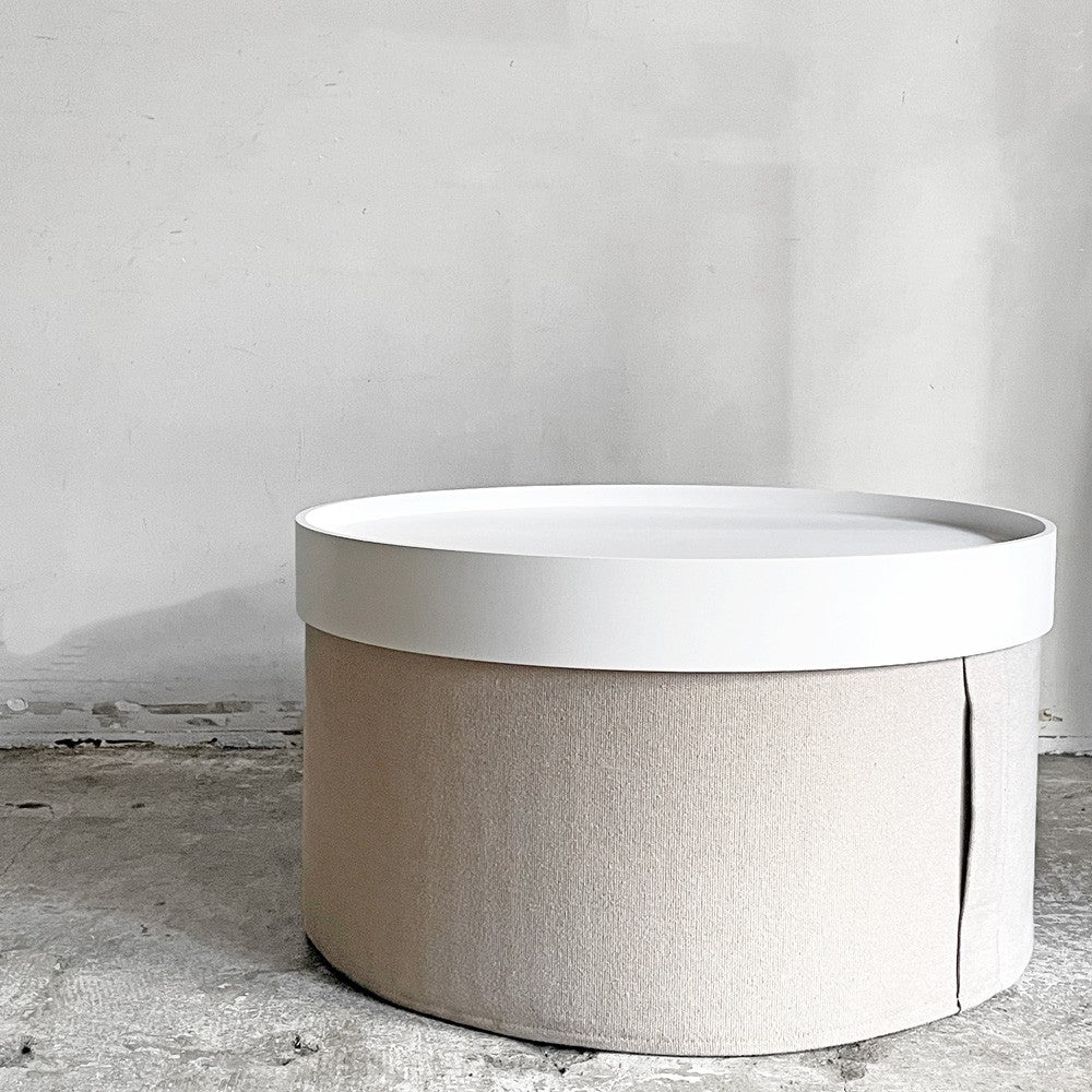 【自由が丘店】ソフトライン SOFTLINE ドラムス プフ DRUMS POUF トレイ付き サイドテーブル スツール 幅60cm ACTUS取扱い デンマーク 買取させていただきました。