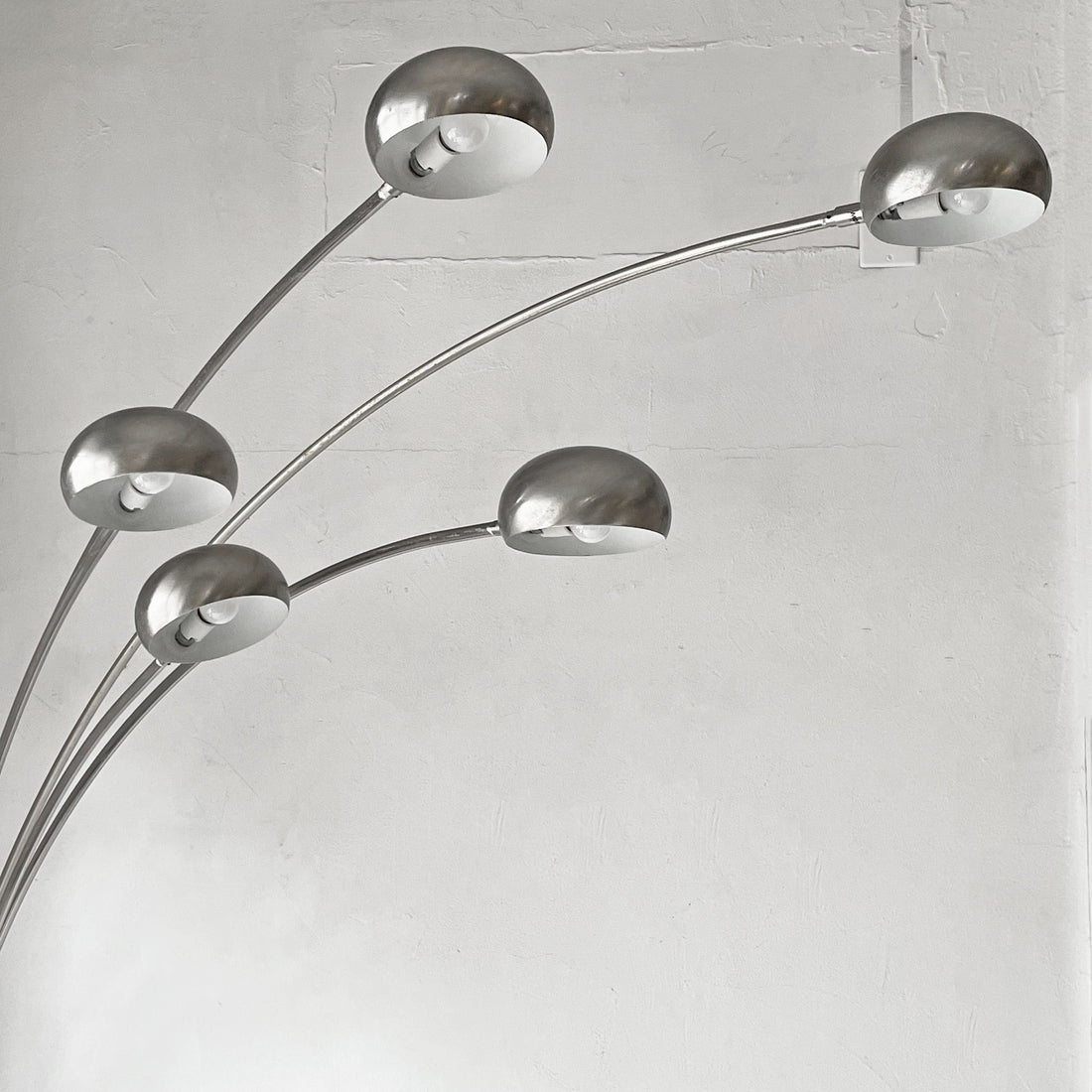 USビンテージ ミッドセンチュリー フロアライト 5灯 マルチアーム ～五頭(ごず)が頼もしい