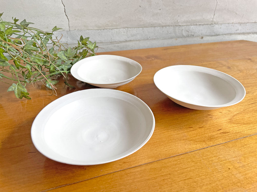 黒田泰蔵 白磁 リム豆皿 小皿 陶器 現代作家 Φ12.5×H3cm 中古品 買い取りしました。