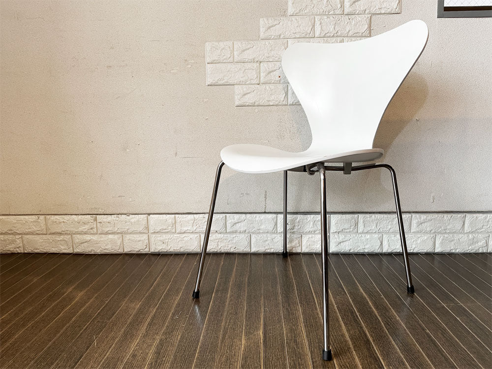 フリッツハンセン Fritz Hansen 3107 セブンチェア ダイニングチェア ラッカーホワイト アルネ・ヤコブセン デンマーク 北欧家具 定価￥81,180-  中古品  買い取りしました。