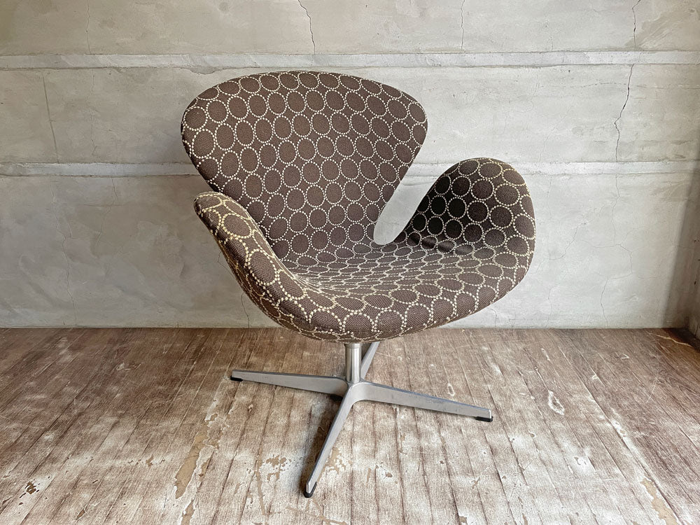 フリッツハンセン Fritz Hansen スワンチェア ラウンジチェア ミナペルホネン タンバリン生地 0398 ファブリック オートリターン機能付き アルネ・ヤコブセン 中古品 買い取りしました。